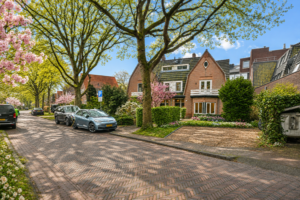 For sale: Dokter Van Peltlaan 10, 1861KC Bergen (Nh)